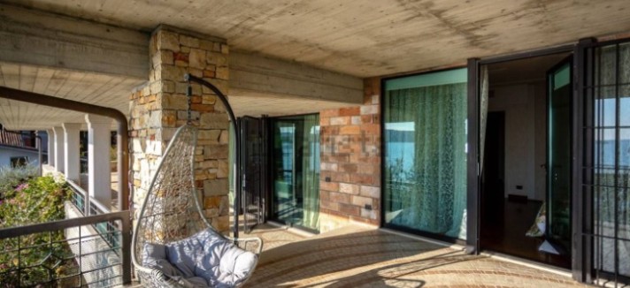 Villa a Padenghe sul Garda