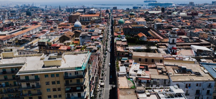locuind în Napoli