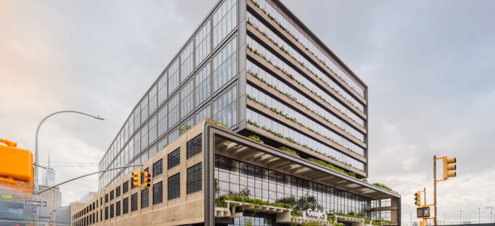 El proyecto ha levantado un edificio de 70 metros de altura y 9 plantas a las tres existentes del edificio original.
