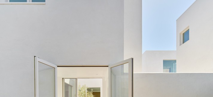 Courtyard White Houses