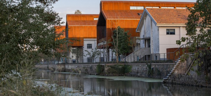 La restauración se basó en preservar su presencia rústica y sustancial por su valor cultural irremplazable.