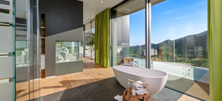 La mansión de Gene Simmons en Beverly Hills, California