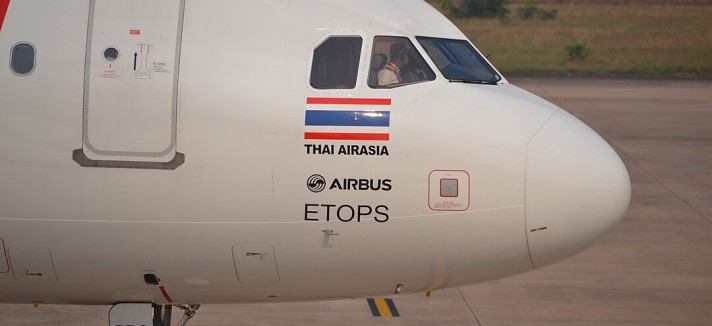 Un Airbus A320 della Thai AirAsia con la designazione che indica che l'aeromobile è dotato di capacità ETOPS