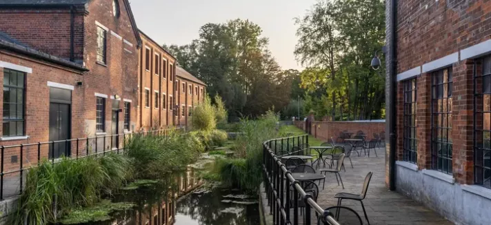Distilleria Bombay Sapphire