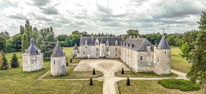Castello medievale del XV secolo in vendita in Francia