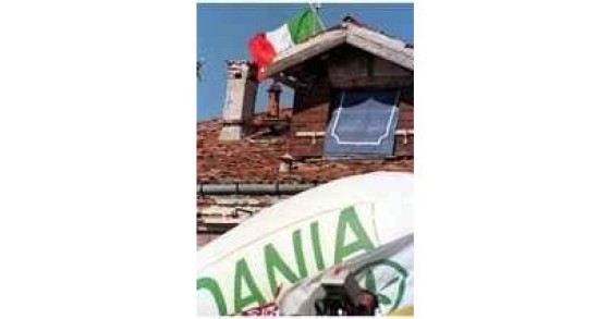 Venezia, sfrattata la donna del tricolore contro bossi