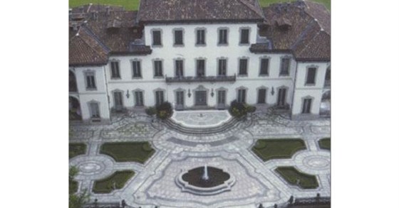 Veronica lario lascia villa macherio per un albergo di lusso