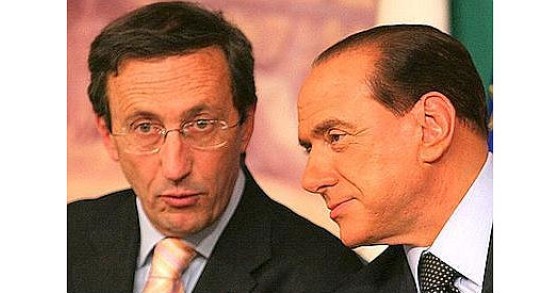 Berlusconi, fini e le case. Il giornale accusa: "siamo al razzismo immobiliare"