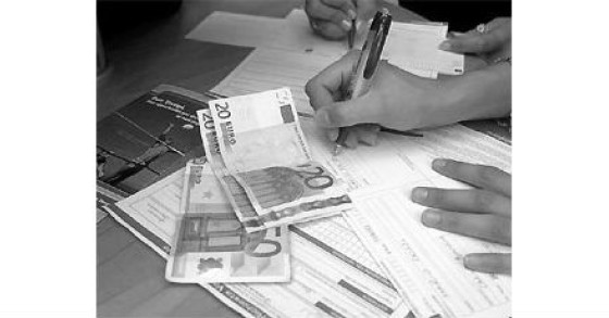Spesa, tutti gli aumenti nel carrello 2011. Dalla benzina all'acqua