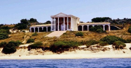 Case da sogno: nel regno neoclassico sul mare della contessa volpi (sabaudia)