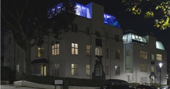 Case da sogno: attico futurista con ascensore trasparente a nothing hill (londra)