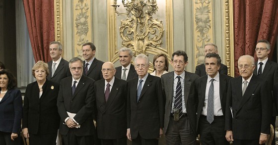 Gli italiani hanno sempre meno fiducia nel governo monti