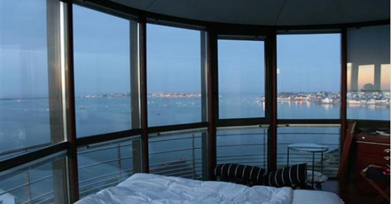Hotel speciali: dormire nell'alto di un faro della bretagna francese