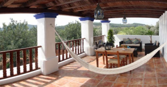Casa del week end: una villa a ibiza tra relax, mare e vita notturna