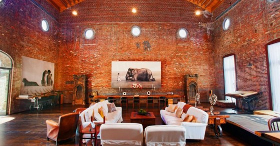 Una sala da concerto a new york trasformata in un loft di lusso