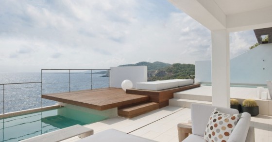 Case da sogno: un gioiello bianco con vista al mare di ibiza (fotogallery)