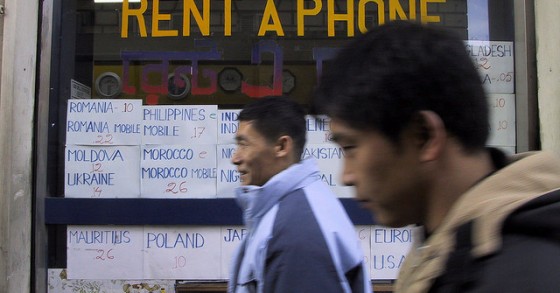 Gli immigrati lasciano l'Italia e aggravano la crisi immobiliare