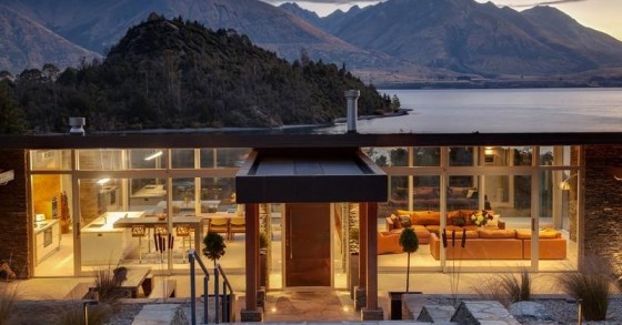 Case da sogno: una villa di legno circondata dalle montagne e con vista al lago in nuova zelanda (fotogallery)
