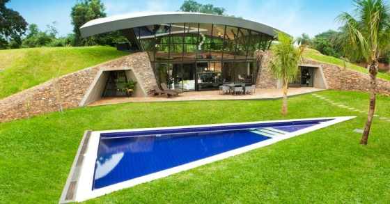Case da sogno: una villa costruita all'interno di una collina in paraguay (fotogallery)