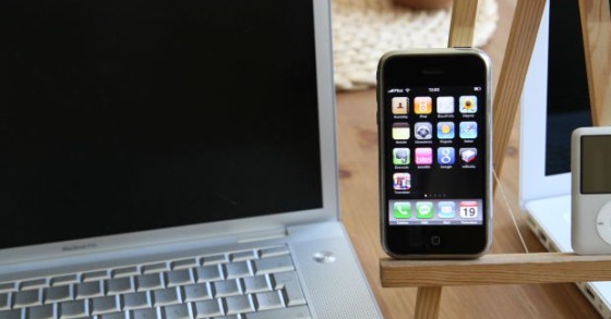 La batteria dell'iphone dura troppo poco? la colpa è di facebook