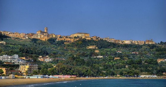 Bandiere blu Abruzzo: confermate le sue 14 bandiere blu per il 2013 