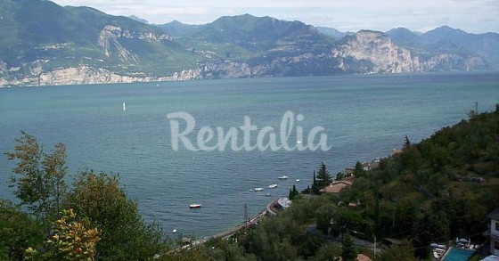 Un fine settimana in una villa con giardino sulla sponda veronese del lago di garda (fotogallery)