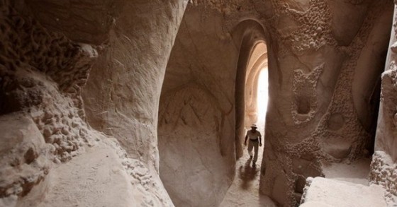 L'uomo che scavò con le sue mani una cattedrale sotterranea nel deserto (fotogallery e video)