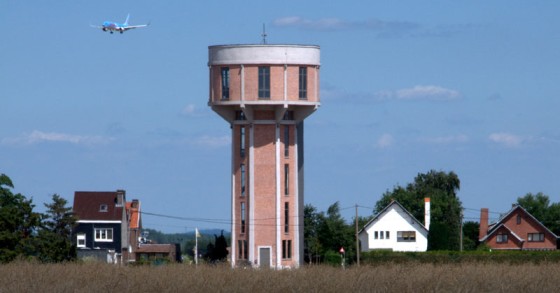 La trasformazione di un'antica torre ad acqua in un'abitazione privata in belgio (fotogallery)