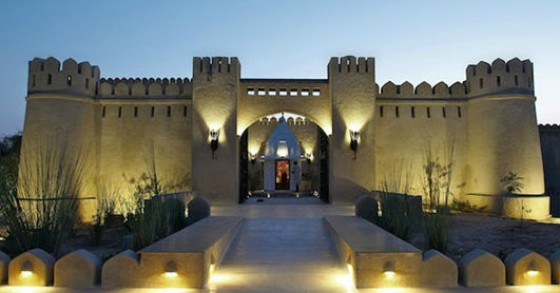 Il miglior hotel del mondo è una "fortezza del sole" nel mezzo del deserto indiano del thar (fotogallery)
