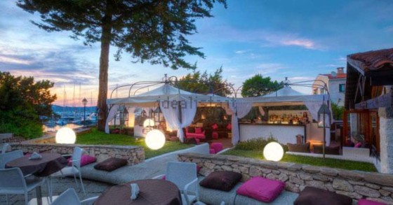 Nella splendida cornice della costa smeralda, una villa da 24milioni con spiaggia privata