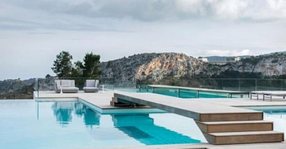 Una villa camaleontica con palestra, cantina ed eliporto a maiorca (fotogallery)