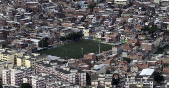 Gli "stadi" delle favelas di rio de janeiro, il "lato b" dei mondiali di calcio brasile 2014 (foto)