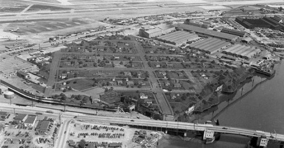 Il falso quartiere che serviva a nascondere la fabbrica di aerei grazie alla quale gli usa hanno vinto la seconda guerra mondiale (foto)