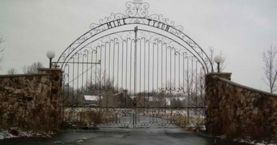Dal lusso alla rovina: una passeggiata nella casa abbandonata di mike tyson (fotogallery)