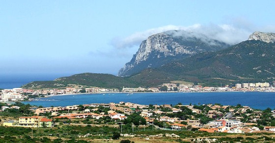 Un elegante appartamento per vivere la magia di porto rotondo (foto)