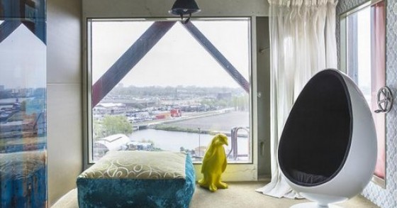 Hotel speciali: dormire in una gru a 50 metri dal suolo lungo il canale di amsterdam (foto)