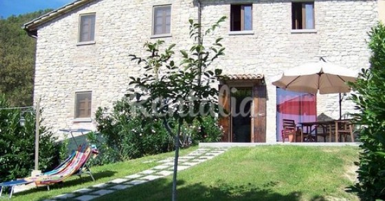 Una vacanza a città di castello in un rustico in pietra e legno (fotogallery)