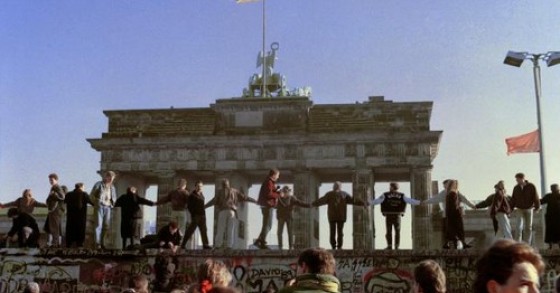 25 anni dopo la caduta del muro di berlino: ecco come è cambiata la capitale tedesca (fotogallery)