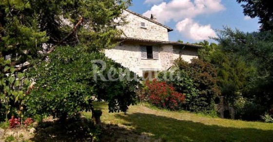Ad Assisi per soggiornare in una caratteristica struttura medievale (fotogallery)