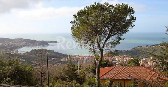 A Porto Venere, patrimonio dell’umanità dell’Unesco, un elegante appartamento con affaccio panoramico (fotogallery)