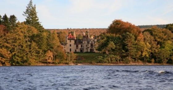 Qualche giorno in un castello circondato dalla natura selvaggia e bagnato dalle acque del lago di Loch Ness (fotogallery)