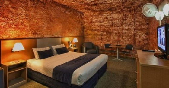 Non adatto ai claustrofobici: ecco l’unico hotel sotterraneo di lusso presente nel mondo (fotogallery)