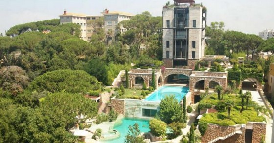 La suite più grande del mondo ha sei piani, 4.131 m2 di superficie e una piscina (Fotogallery)