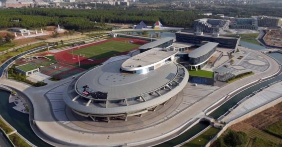 Un imprenditore cinese ha investito 145 milioni di euro per costruire un ufficio a forma di nave “Enterprise” di Star Trek (fotogallery)