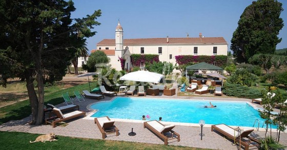 Alghero vacanze al mare in un’antica residenza con piscina (Fotogallery)