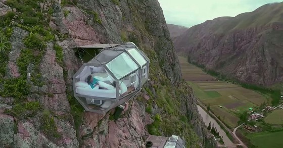 Pazzi o avventurosi? In Perù un hotel con camere ad oltre 400 metri di altezza (Fotogallery)