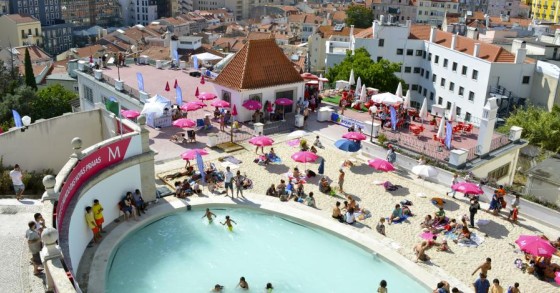 "Spiagge urbane" gratuite....così si sconfigge il caldo in Portogallo (fotogallery)