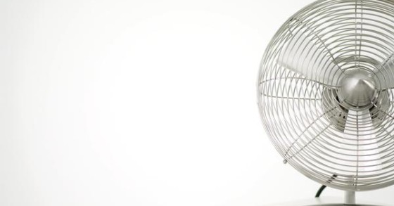 Come sopravvivere al caldo afoso senza accendere l'aria condizionata
