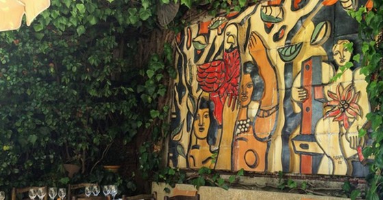 Un piccolo hotel in Provenza con opere d’arte più importanti di quelle di un museo (Fotogallery)