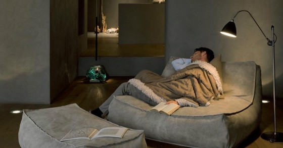 Un modello di divano comodo per il soggiorno